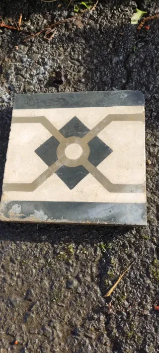 Baldosa hidráulica antigua