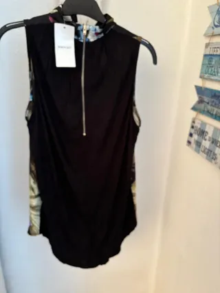 Blusa Mango sin mangas cuello halter floral