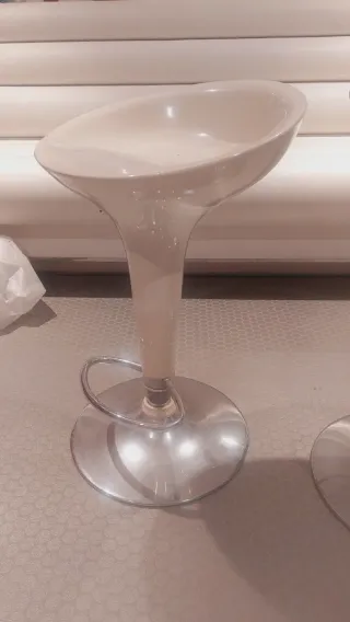 Taburetes altos blancos (2 unidades)