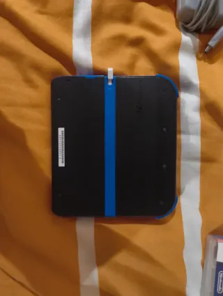 Nintendo 2DS Negra + 3 Juegos