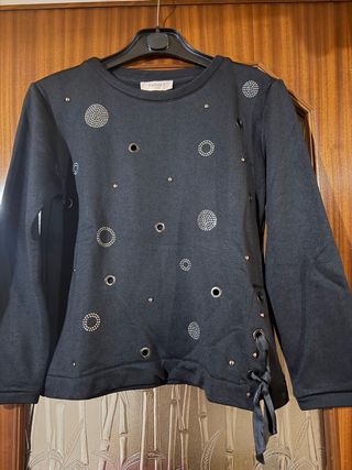 Felpa Twinset nera con borchie e occhielli