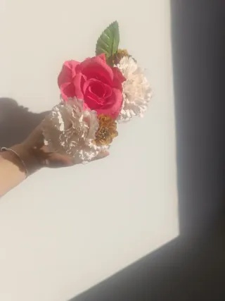 Tiara de flores flamencas