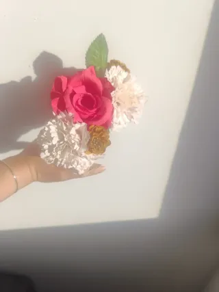 Tiara de flores flamencas