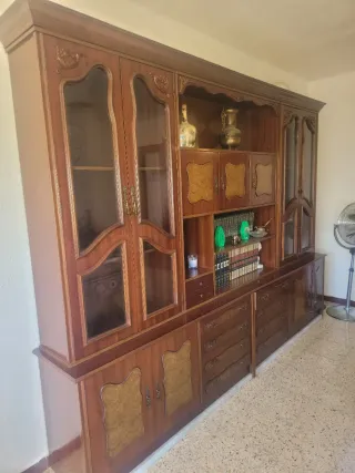 Mueble de comedor madera y cristal