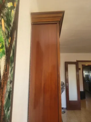 Mueble de comedor madera y cristal