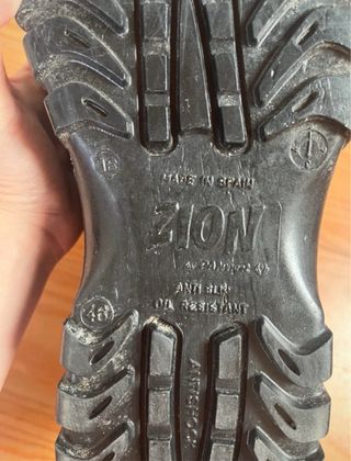 Botas de seguridad marrones y grises