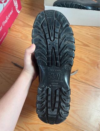 Botas de seguridad marrones y grises
