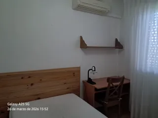 Se alquila una habitación en colmenar viejo.