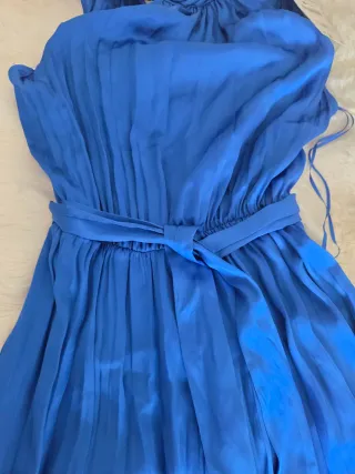 Mono azul eléctrico halter plisado