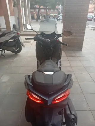 Yamaha XMAX300 Maxi Scooter Automática
