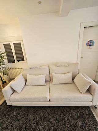 Sofá 3 plazas diseño nórdico beige impecable