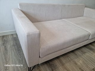 Sofá 3 plazas diseño nórdico beige impecable