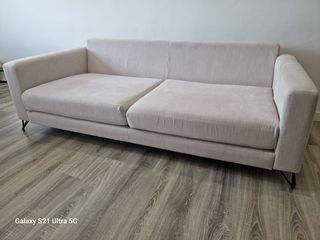 Sofá 3 plazas diseño nórdico beige impecable
