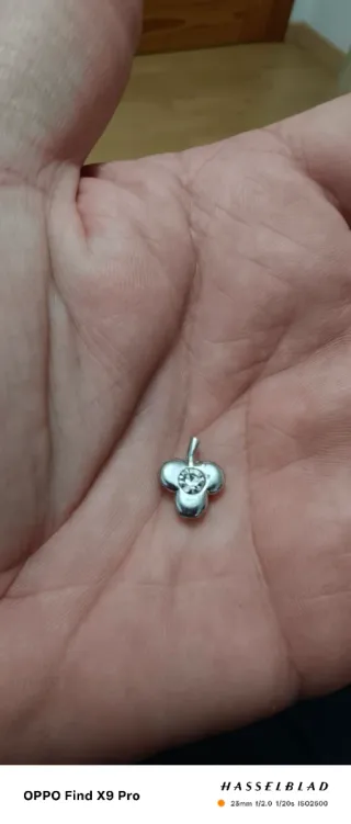 Colgante trébol oro blanco con circonita