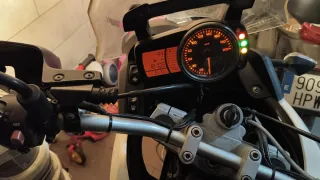 BMW GS650 Adventure Moto Roja y Blanca