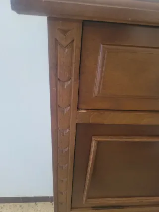 Mueble de madera con llave