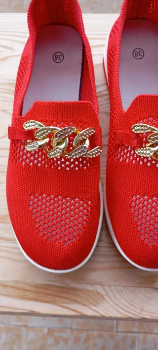 Mocassini donna rossi con catena oro