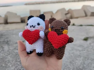 Coppia orsetti amigurumi con cuori