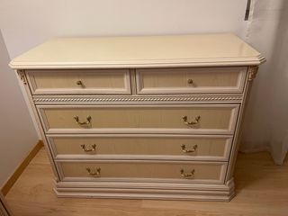 Mesitas de noche y cómoda beige