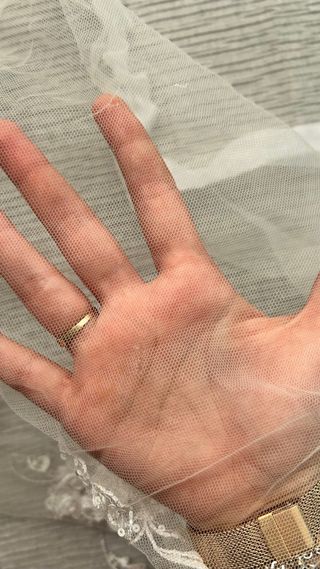 Corpiño, manteleta y delantal