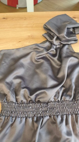 Blusa elegante gris de un tirante talla S