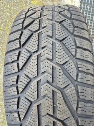 Neumático 275/45 R20