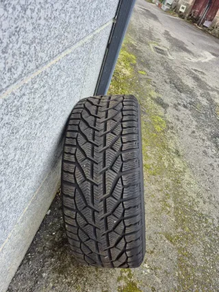 Neumático 275/45 R20