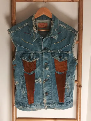 Chaleco Levi’s vintage bordado indio talla 46
