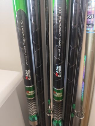 3 cañas  Y 4 CARRETES UNA BOLSA PARA 4 CAÑAS