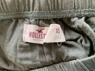 Blusa Hollister hombros descubiertos verde