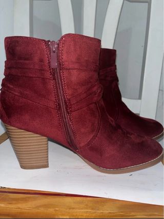Botines tacon bajo vino talle 38