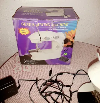 MÁQUINA COSER PORTÁTIL GENIUS CON SU CAJA ORIGINAL