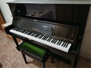 Piano Vertical Yamaha Negro