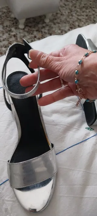 Sandalias plateadas tacón cómodas