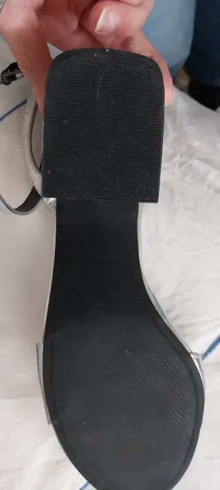 Sandalias plateadas tacón cómodas