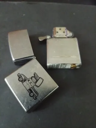 Isqueiro Zippo Prata com Desenho de Caminhão