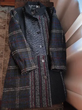 Abrigo azul y gris con cuadros