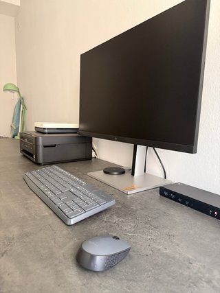 Mesa de escritorio doble con cajonera y caballetes