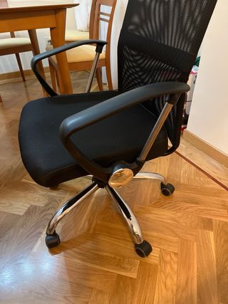 Silla de oficina ergonómica negra