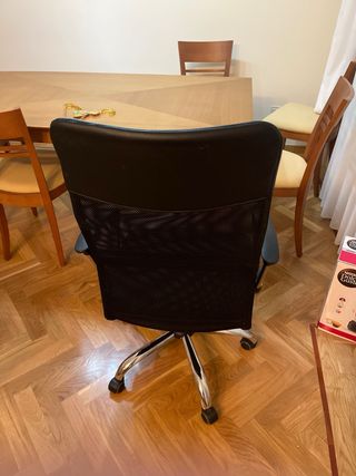 Silla de oficina ergonómica negra