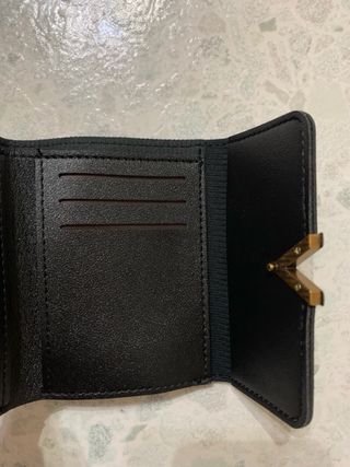 Portafoglio nero con logo V dorato