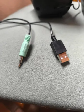 Colunas Trust com LED