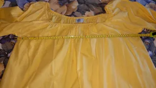 Blusa MdM Amarilla con calados en forma de flor