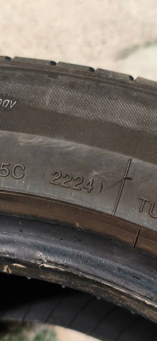 Neumático Coche 215/55R17 98W