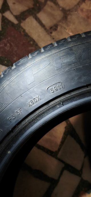Neumático Coche 215/55R17 98W