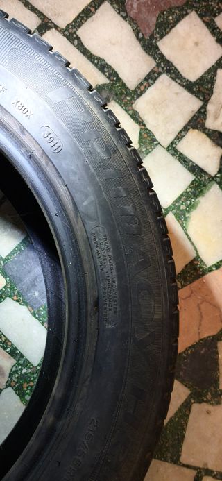Neumático Coche 215/55R17 98W