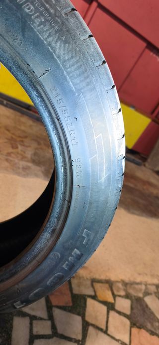 Neumático Coche 215/55R17 98W
