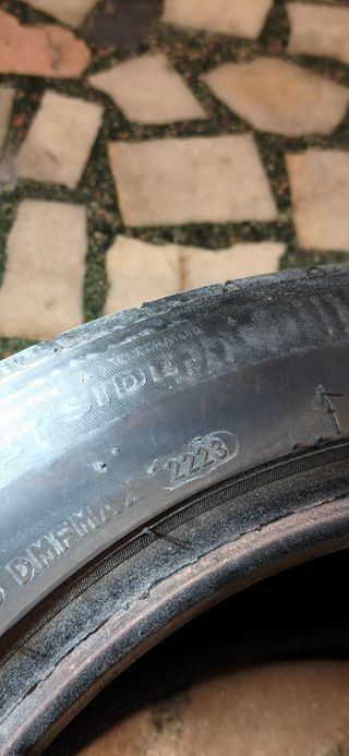 Neumático Coche 215/55R17 98W