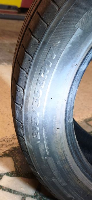 Neumático Coche 215/55R17 98W