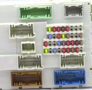 Caja de Fusibles VOLVO (V40) 31314669 04914610